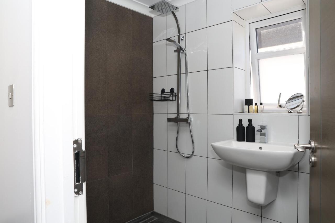 Watford Luxury 1 Bed Flat - Free Parking Daire Dış mekan fotoğraf